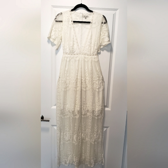 The Clothing Company Dress Small Lace 😍